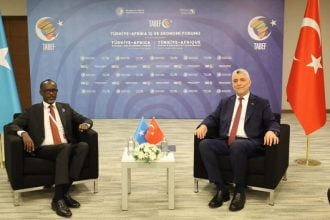وزير التجارة يبحث مع نظيره التركي تعزيز التعاون التجاري