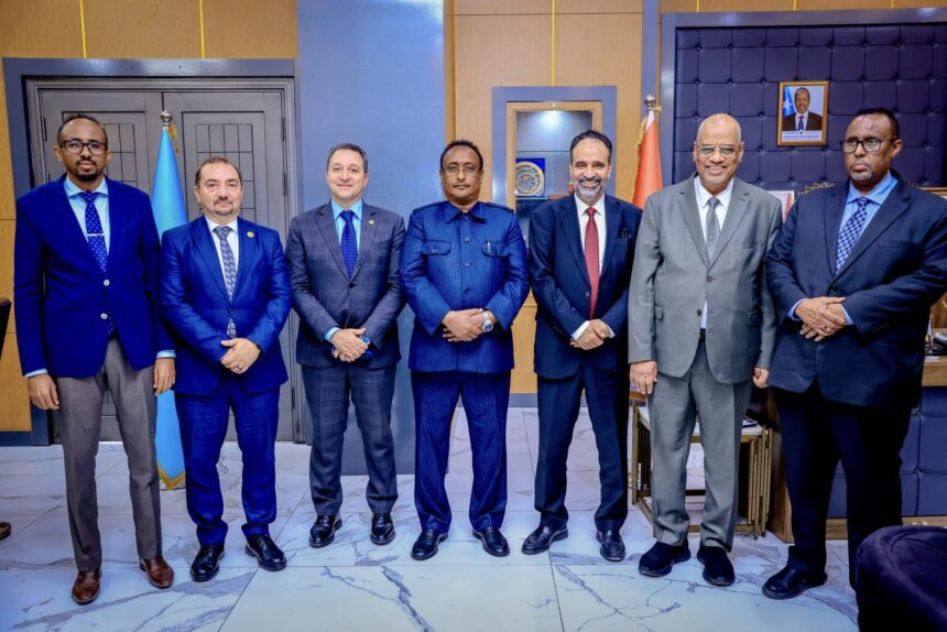 محافظ بنادر يستقبل وفد الجامعة العربية لبحث دعم تعليم اللغة العربية