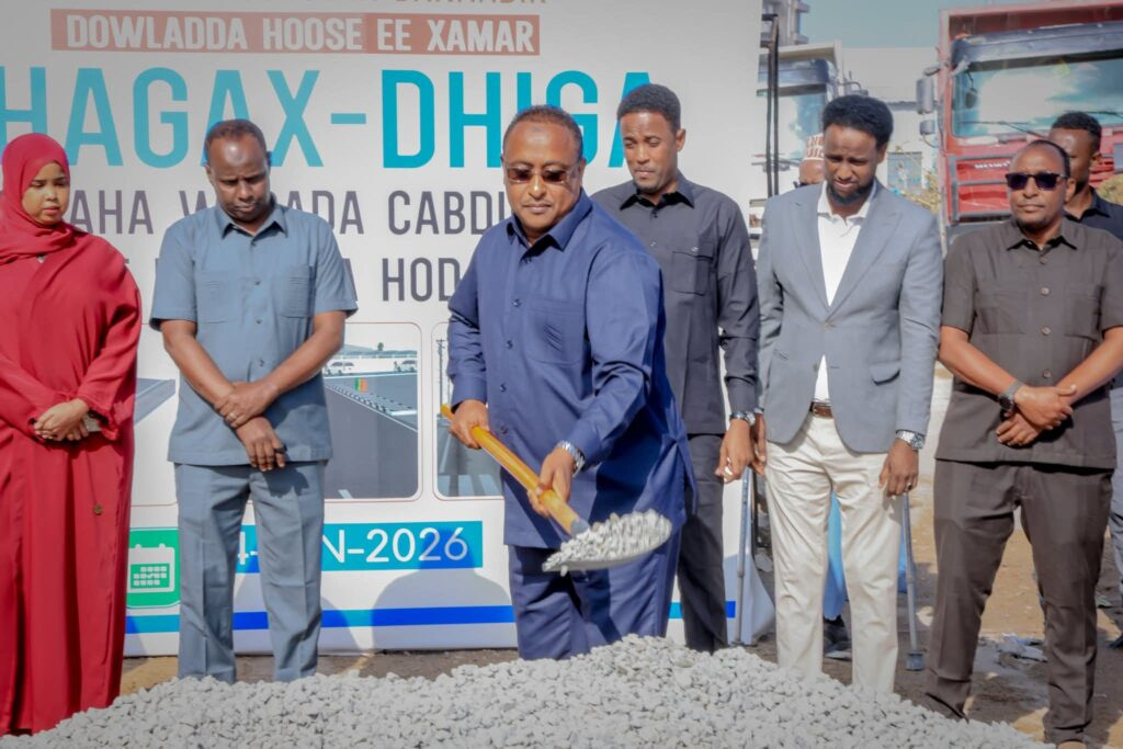 Banadir Governor Lays Foundation Stone for Abdiqasim Road, Announces New Measures to Enhance Mogadishu’s Cleanliness