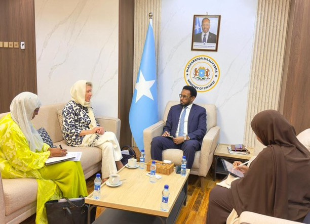 Finance Minister meets IFC Regional Director in Mogadishu