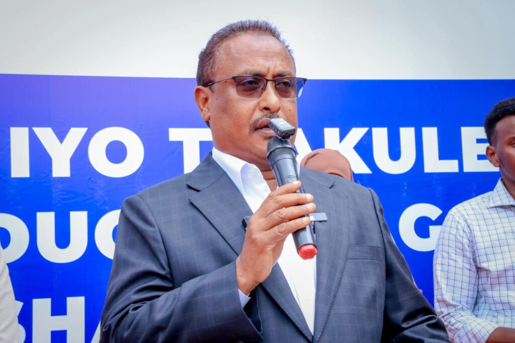 Mayor of Mogadishu Provides Eid Support to Karaan Boys Orphan School, Announces Monthly Aid