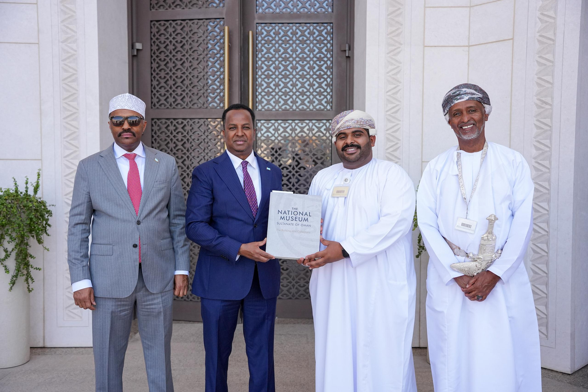 Minister of Foreign Affairs Visits Oman National Museum During Official Trip