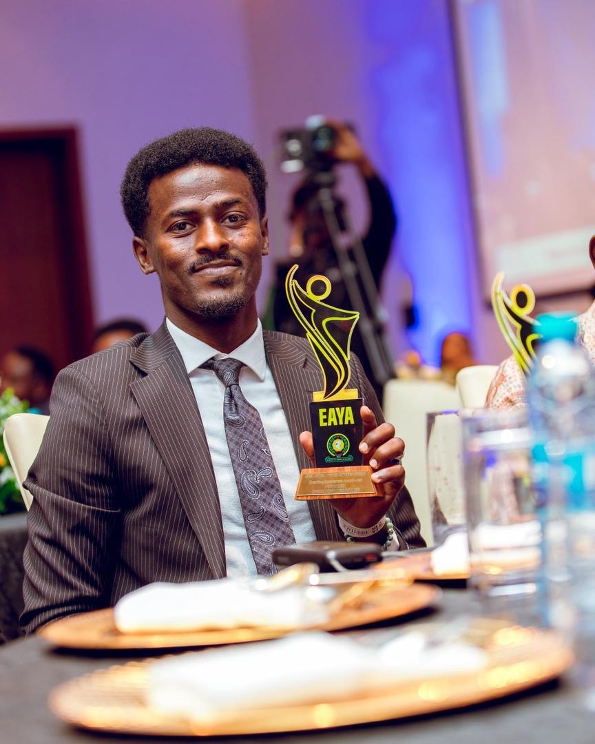 Minister Daud Congratulates Artist Abdinasir on Winning EAC Best Artist Award