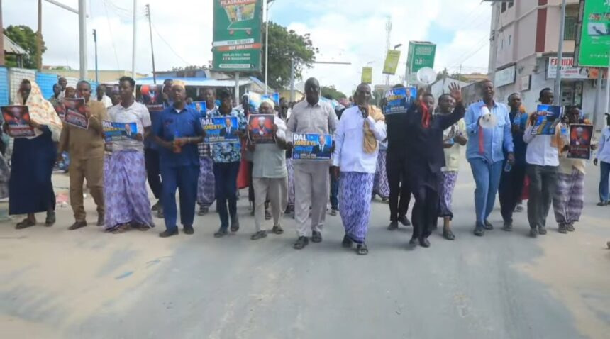 Residents of Mogadishu’s Kaaraan District Rally in Support of Federal Government and One-Person-One-Vote Elections