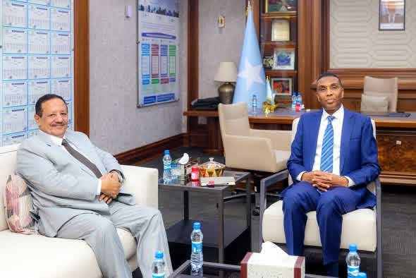 Prime Minister Hamza Receives Yemeni Ambassador to Discuss Bilateral Cooperation