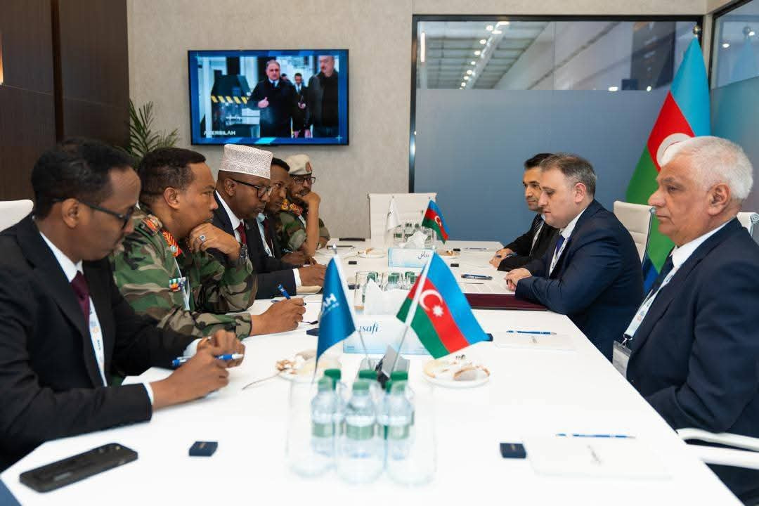 Wasiir Fiqi oo Sucuudiga kula kulamay wasiirka warshadaha difaaca Azerbaijan