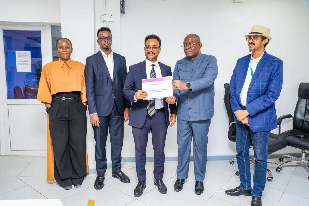 Wasiirka Warfaafinta oo soo xiray habraaca xiriirka hay’adaha dowladda