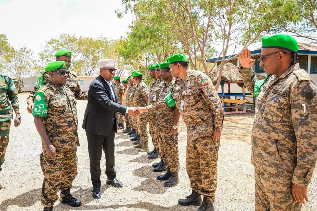 Wasiir Fiqi oo kormeer ugu tagay ciidanka hawlgalka AUSSOM ee Baydhabo ku sugan