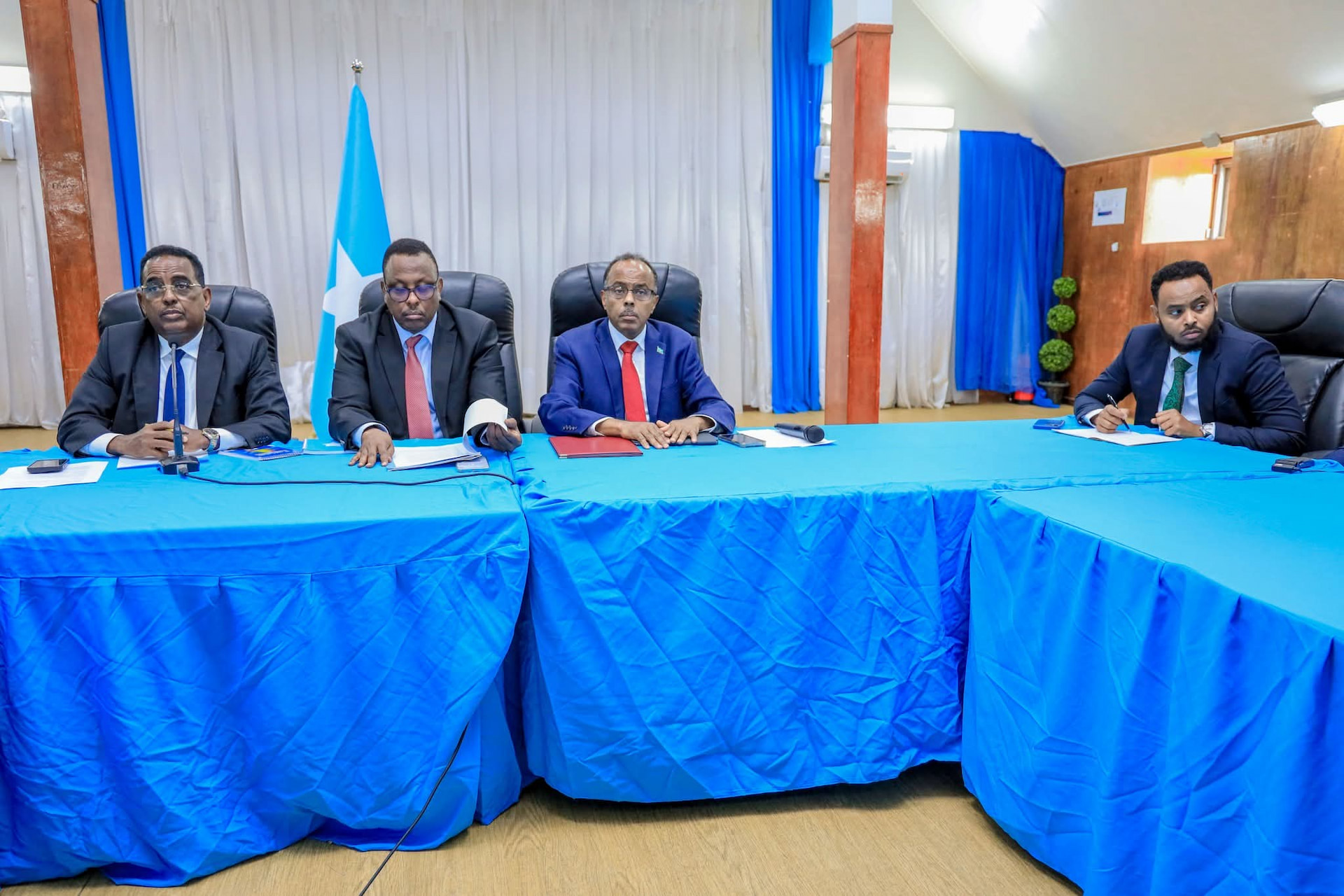 Wasiirro ka tirsan xukuumadda oo wakiilada beesha caalamka kala shiray arrimo muhiim ah