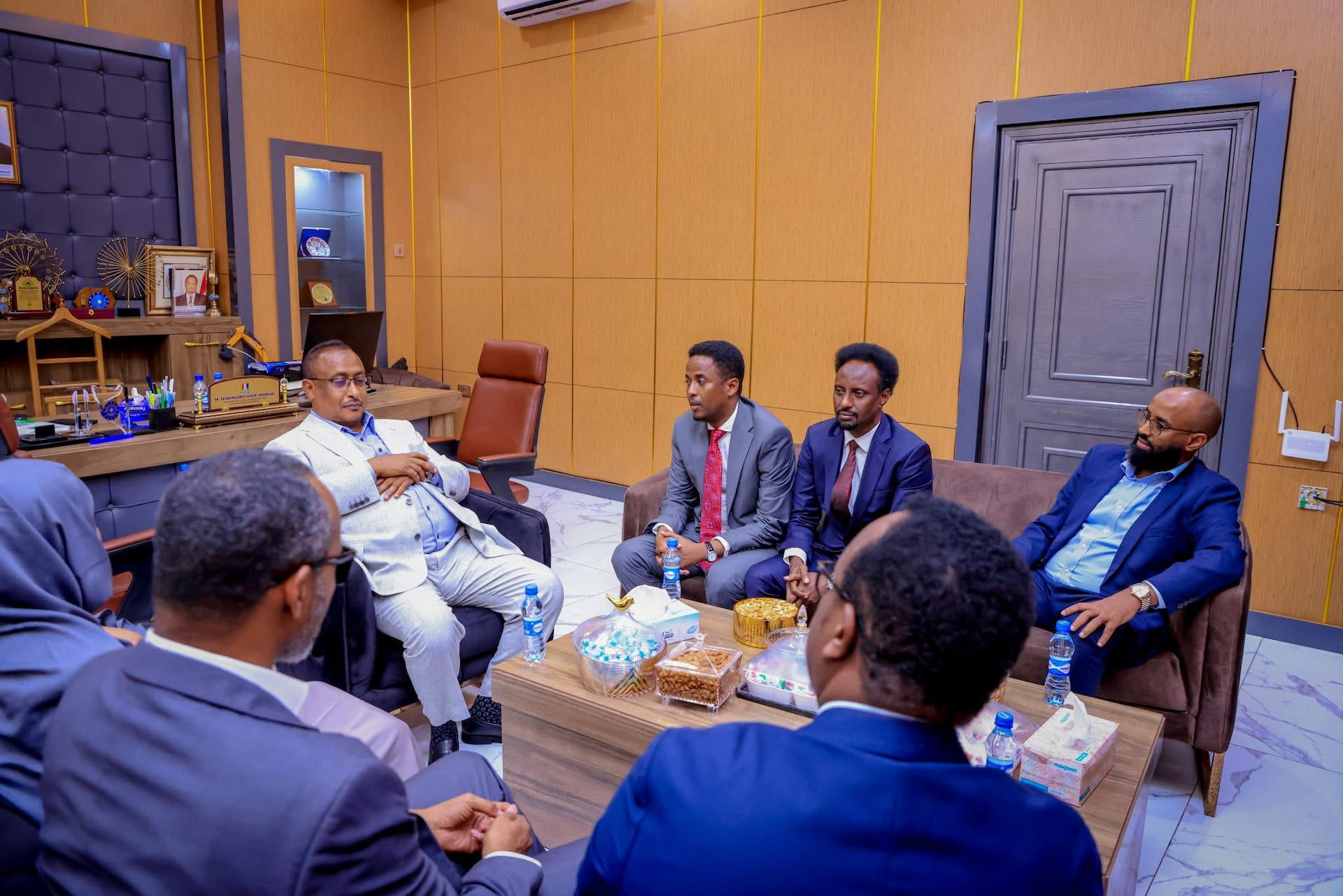 Duqa Muqdisho oo la kulmay Guddiga Qaran ee Xuquuqul Insaanka