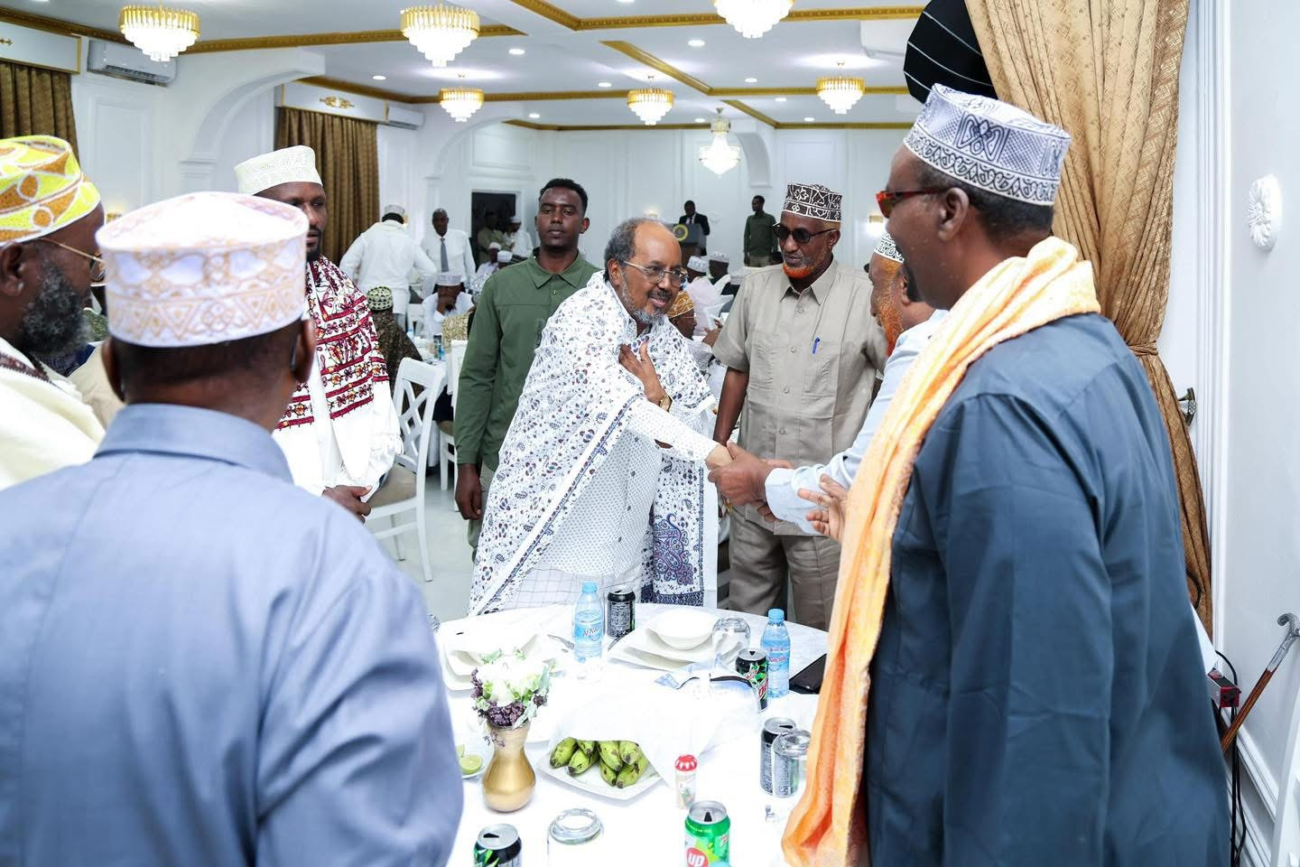 Madaxweyne Xasan Sheekh oo casho sharaf ku maamuusay hoggaanka dhaqanka Soomaaliyeed