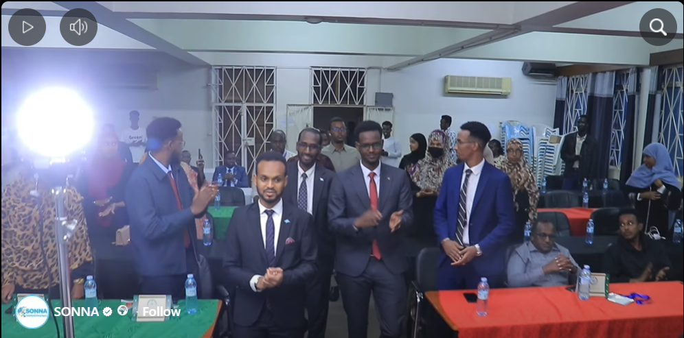 Xubnaha Safaaradda Soomaaliya ee Uganda oo dhiirigaliyay arday ka baxday jaamacadaha Makerere