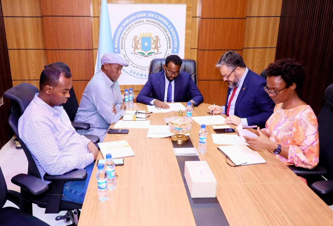 Wasiirka hawlaha guud oo kulan la qaatay madaxa Xafiiska IOM ee Soomaaliya
