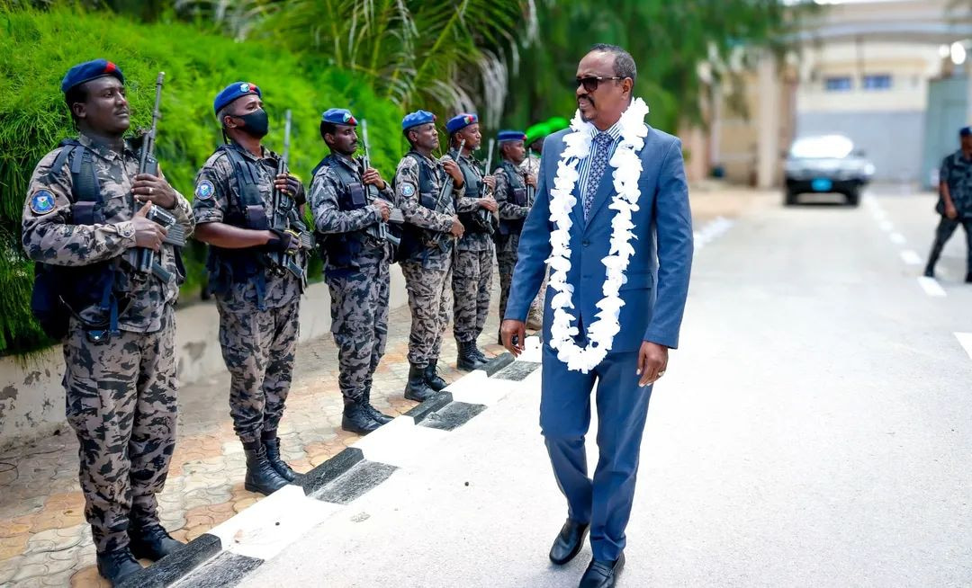 Danjiraha cusub ee Jabuuti oo si meeqaam sare leh Muqdisho loogu soo dhoweeyey