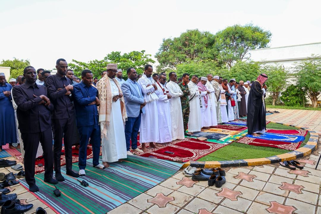 Guddoomiyaha golaha shacabka BJFS oo Baydhabo  kula Dukaday boqolaal ruux
