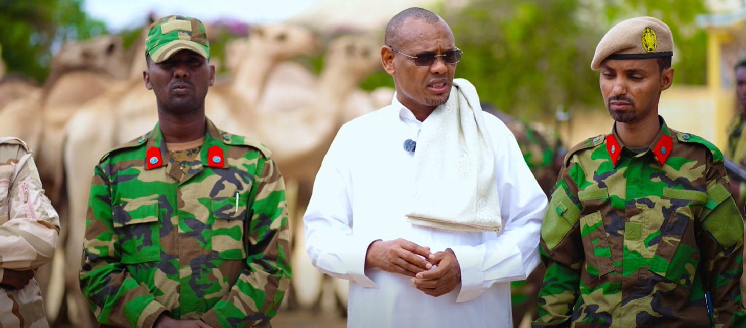 Wasiirka Xannaanada Xoolaha XFS oo deeq xoolo nool ah gaarsiiyay Ciidamada qalabka sida