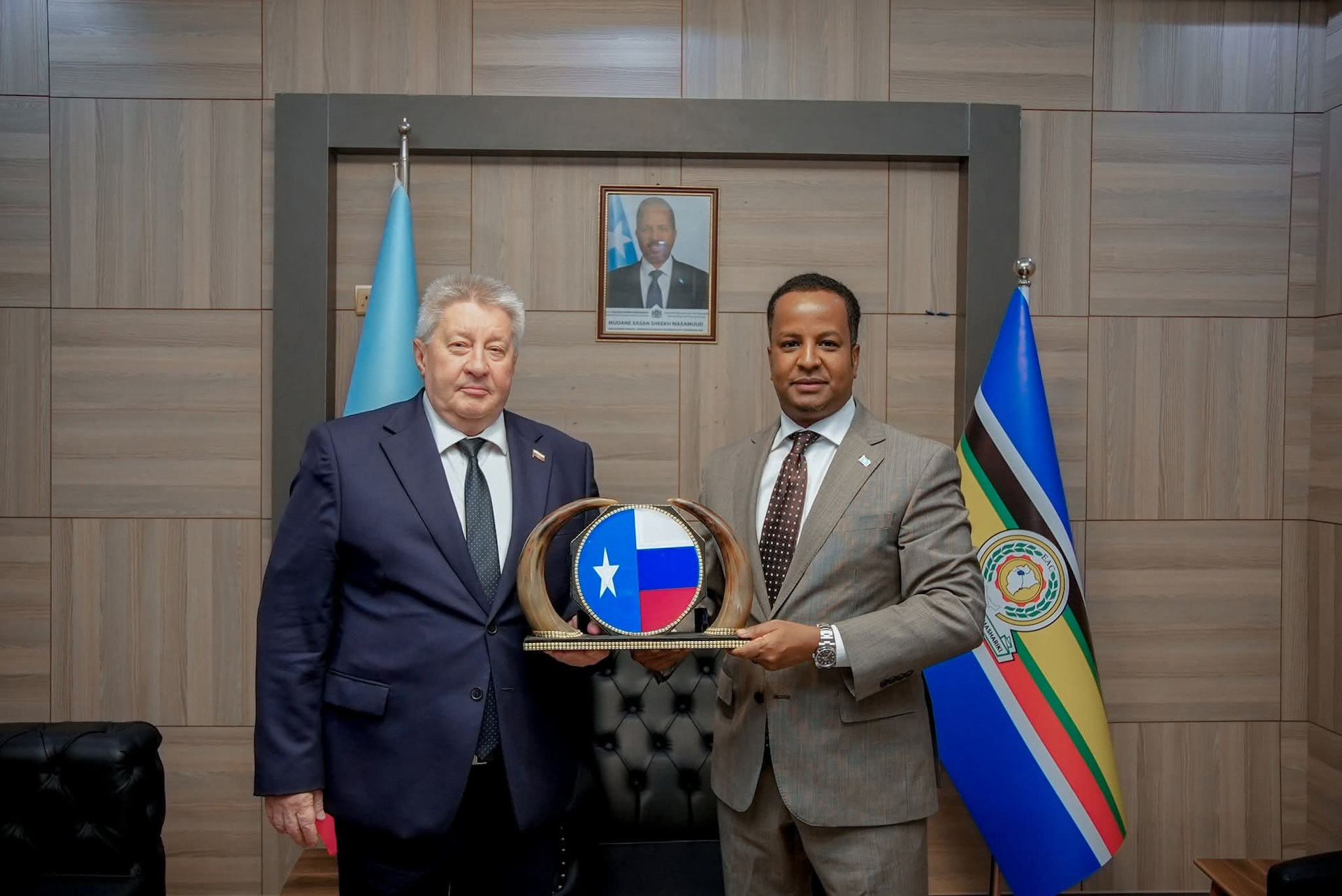 Minister of Foreign Affairs Bids Farewell to Outgoing Russian Ambassador to Somalia