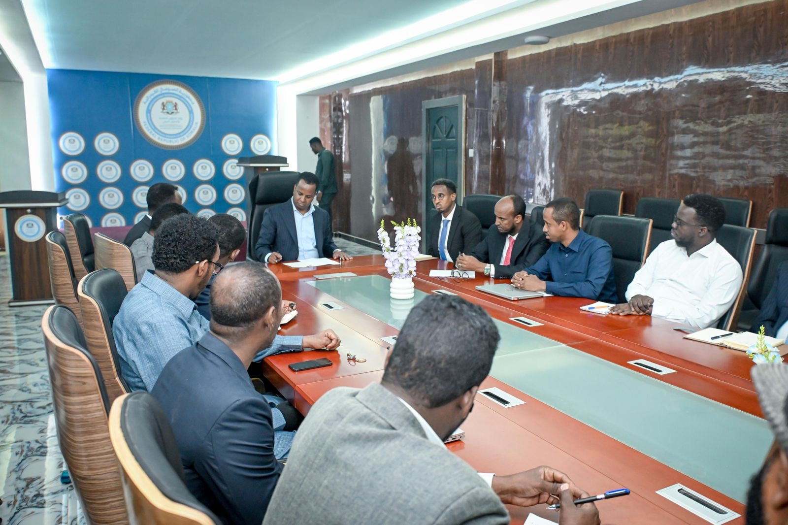 Minister of Foreign Affairs Meets Ministry Directors to Discuss Key Diplomatic Issues