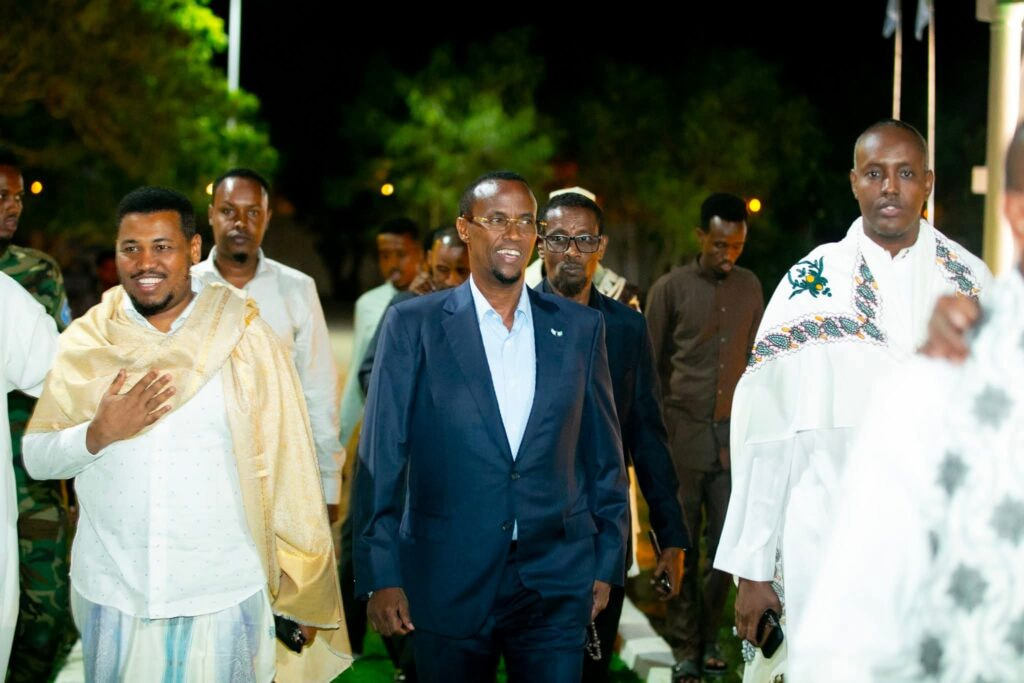 Hirshabelle President Honors Media Representatives at Farewell Dinner in Jowhar