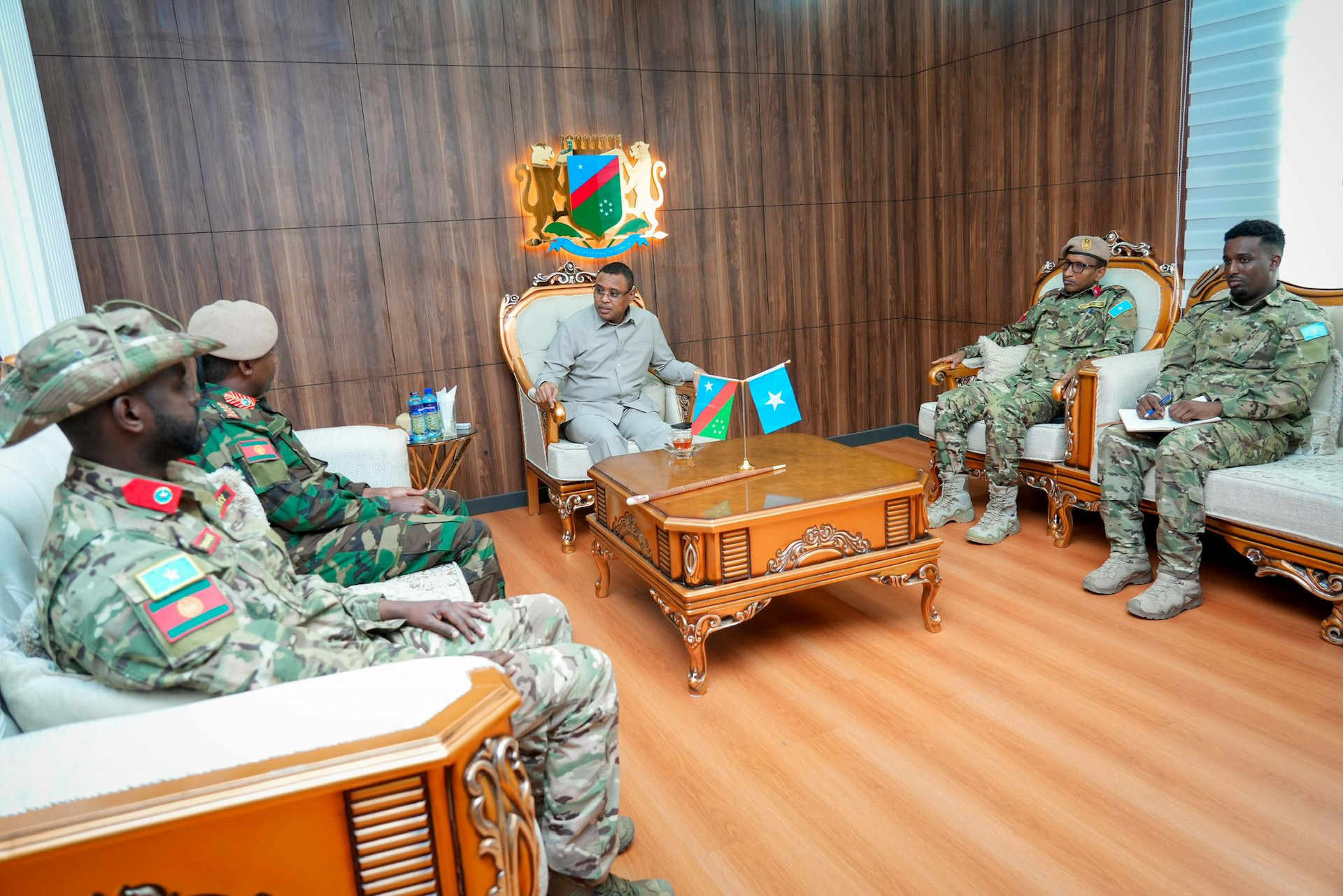 Taliyaha Ciidamada Xoogga dalka oo Baydhabo kulan kula yeeshay hoggaamiyaha KMG ah ee Koonfur Galbeed