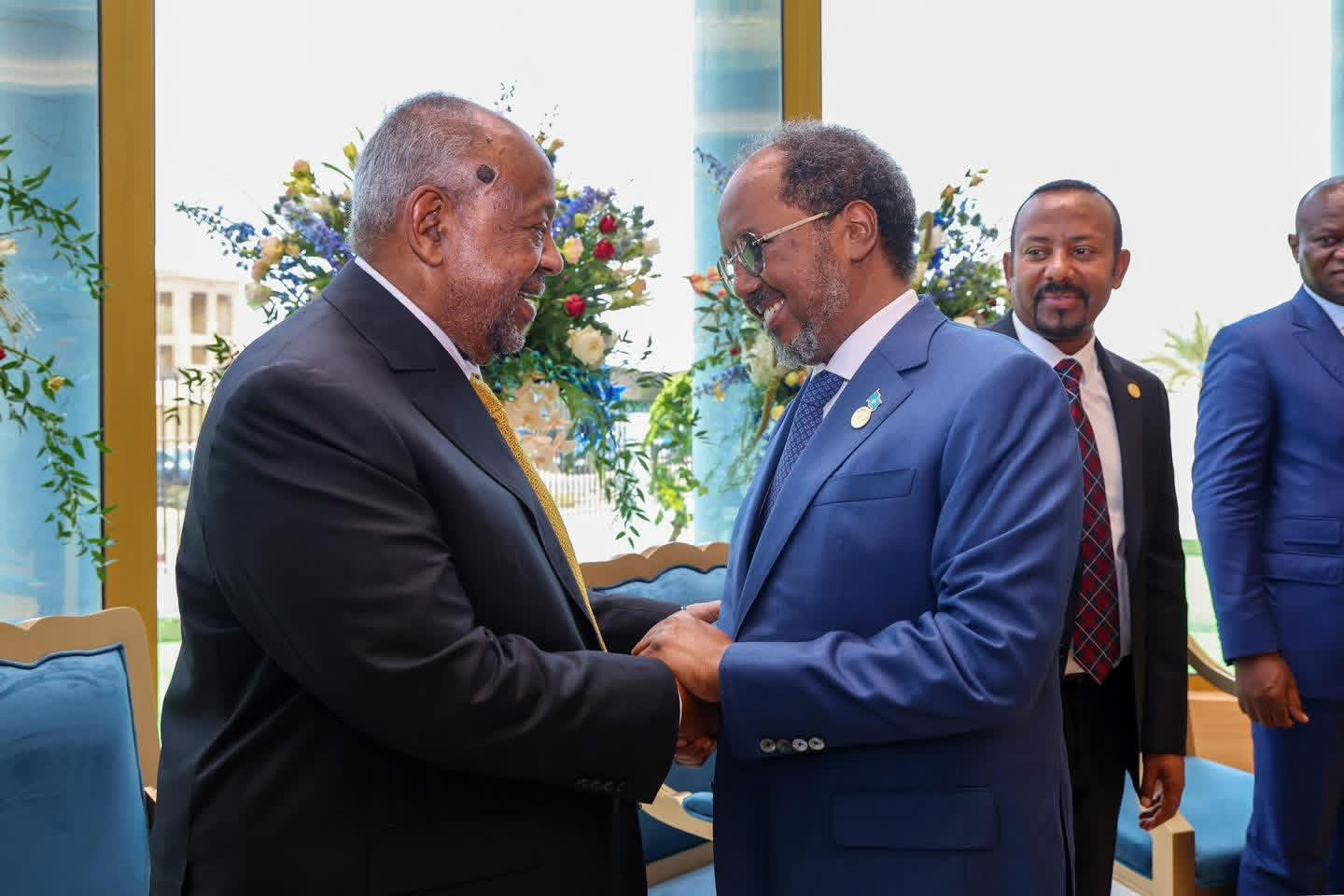 Madaxweyne Xasan Sheekh oo ka qeyb galay caleema-saarka madaxweynaha Jabuuti