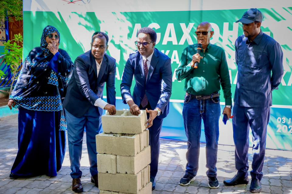 Maamulka Gobolka Banaadir oo dhagax-dhigay Xarunta Degmada Xamar Jajab